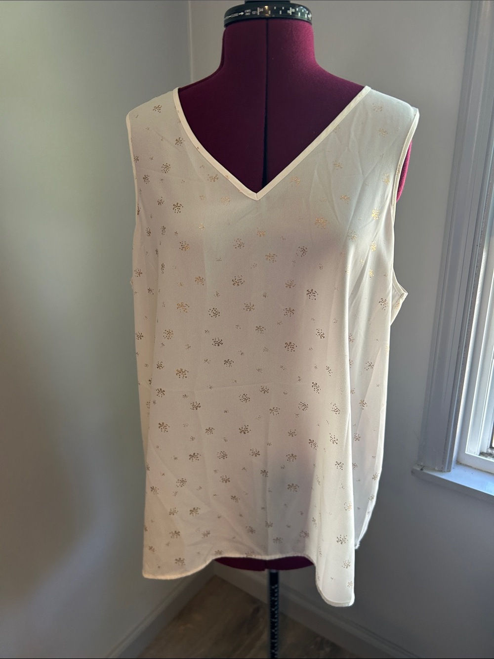 Apt. 9 Cream V-Neck Metallic Dot Sleeveless Camisole